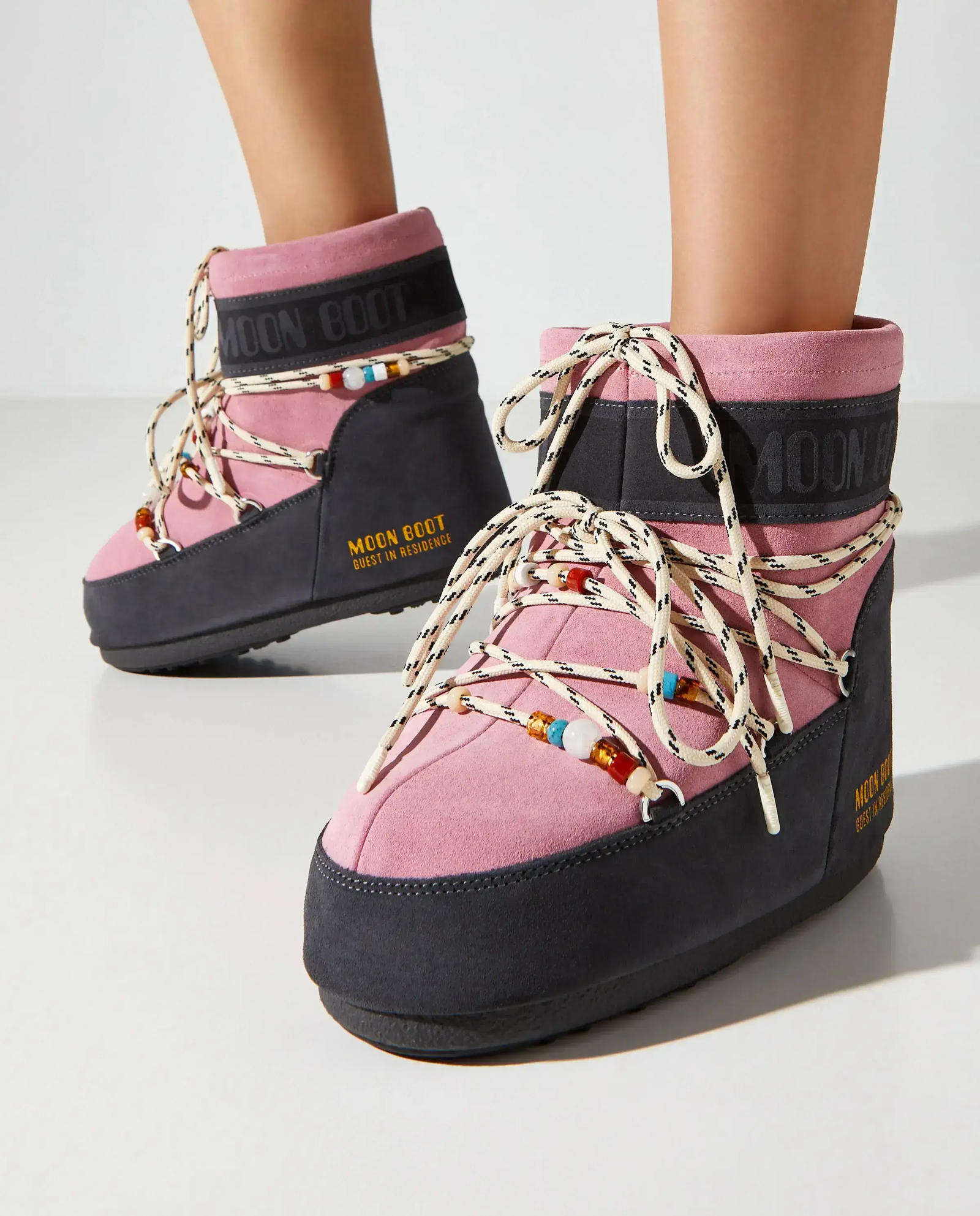 Różowo-szare śniegowce Moon Boot x Guest In Residence Icon Low - Image #1