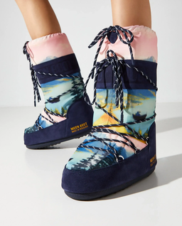 Śniegowce Moon Boot x Guest In Residence Icon Postcard - Image #1