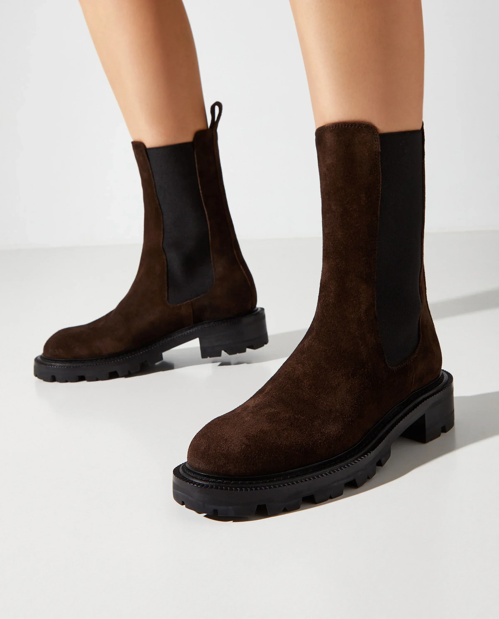 Brązowe zamszowe botki Chelsea - Image #1