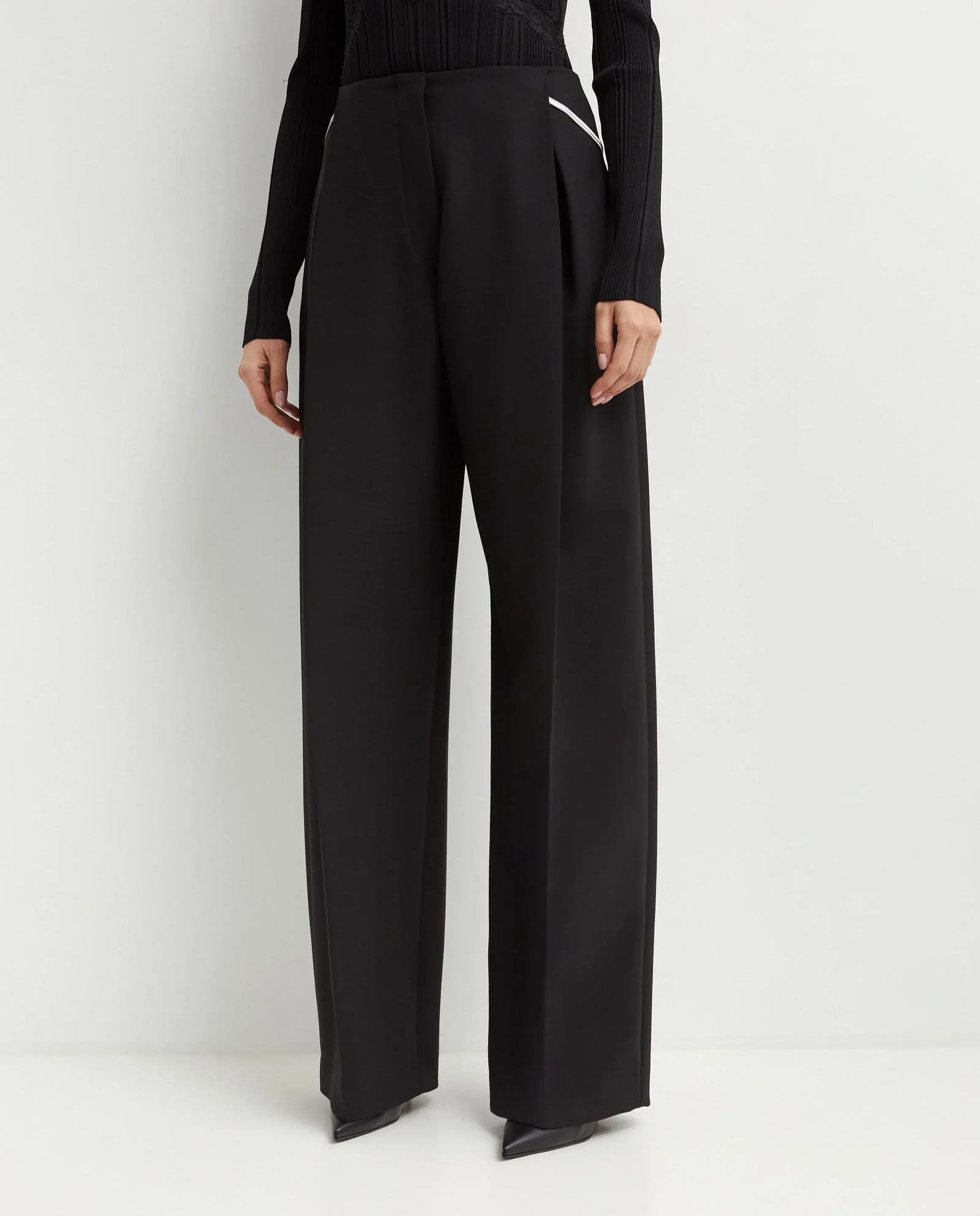 Czarne plisowane spodnie - Image #0