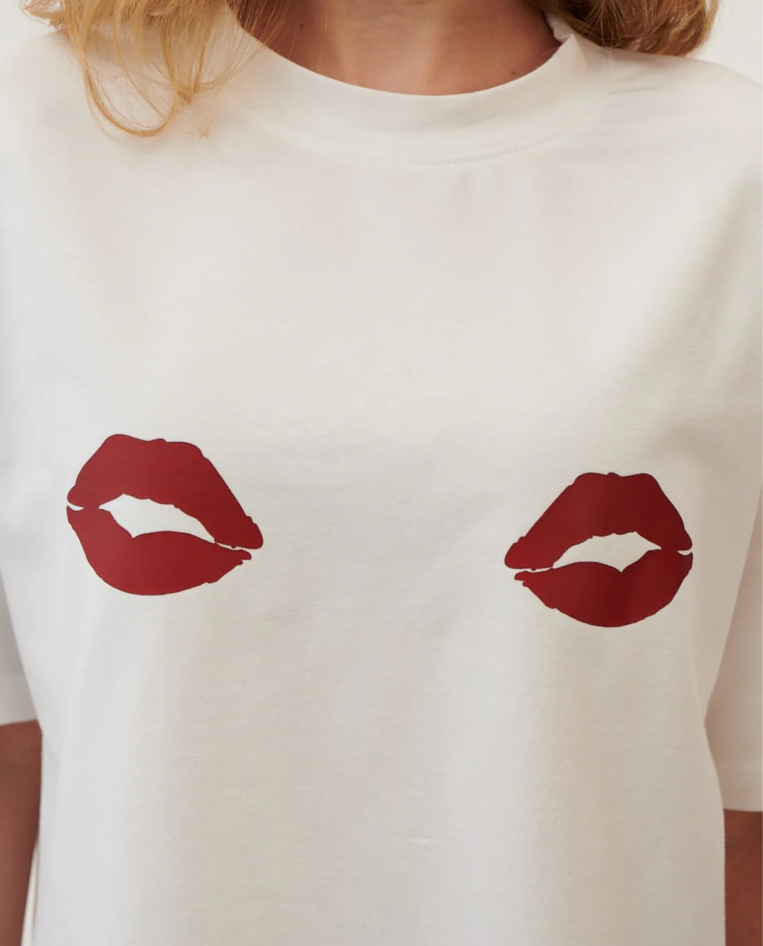 Biały t-shirt First Kiss - Image #1