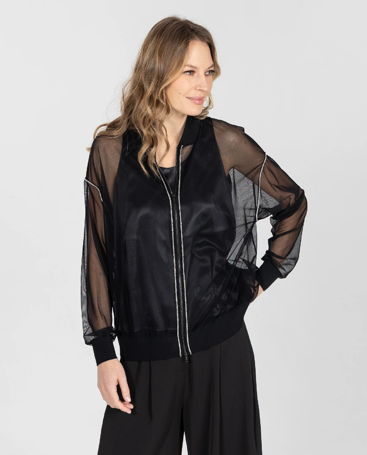 Czarna kurtka bomberka z tiulu - Image #2