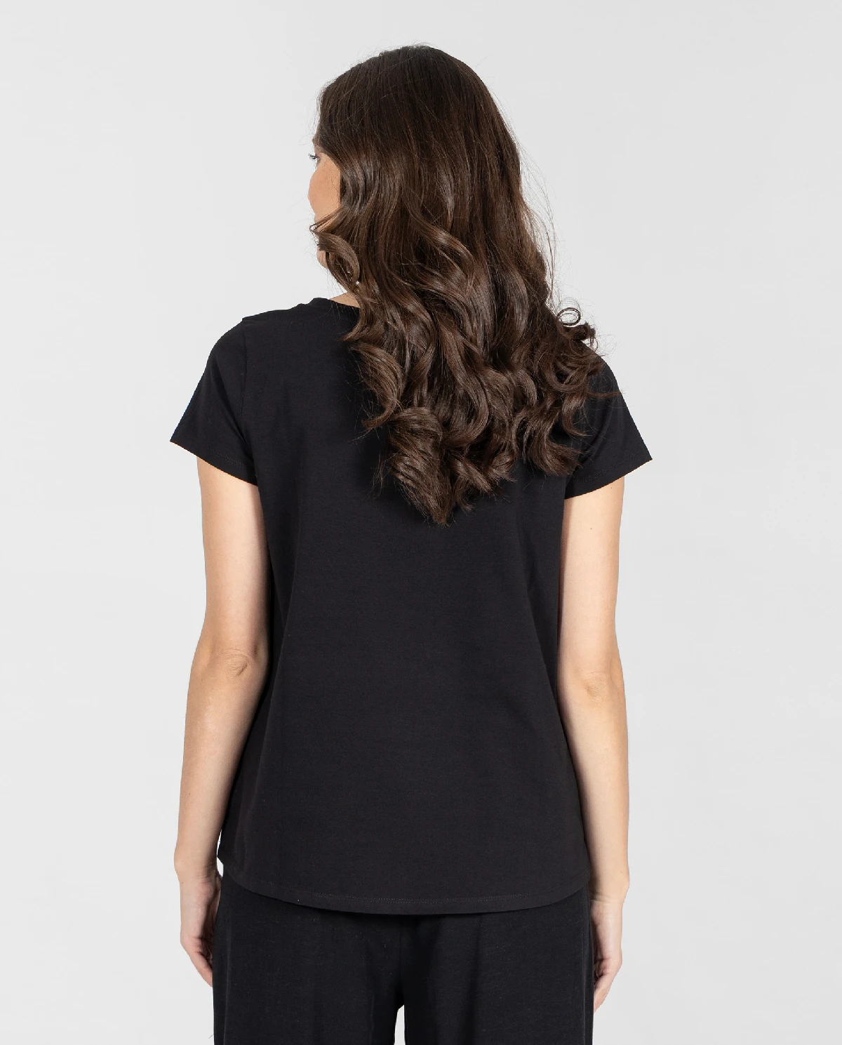 Czarny t-shirt z naszywanymi kwiatami - Image #3