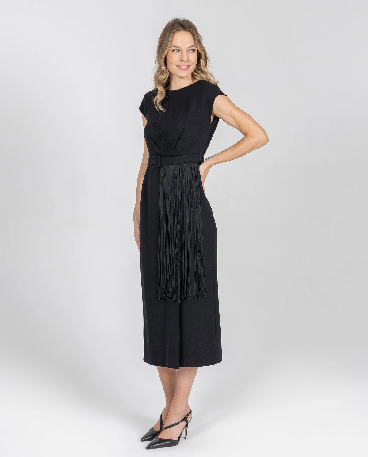 Czarna sukienka z frędzlami - Image #1