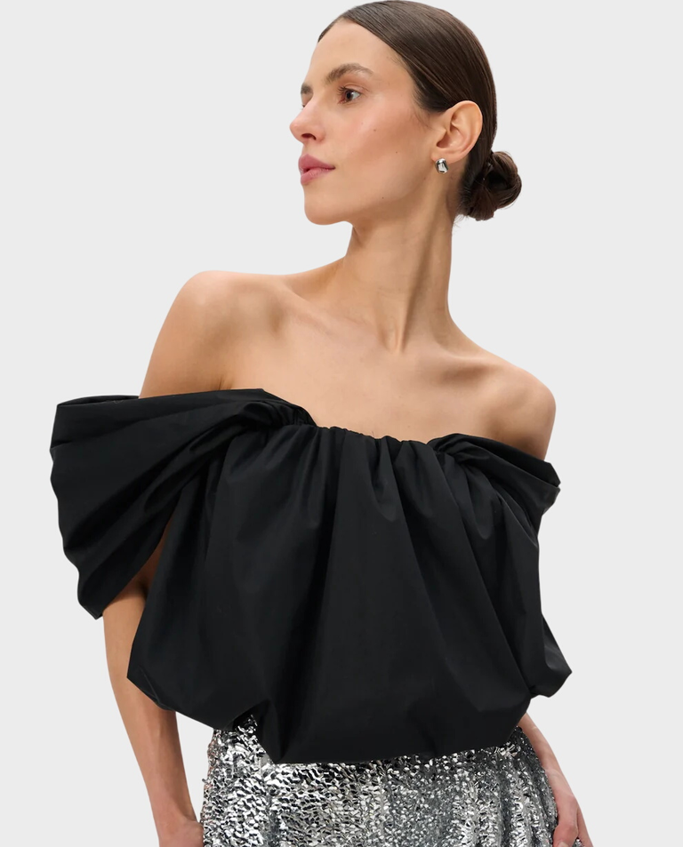 Czarny  top o krótkim kroju Yena