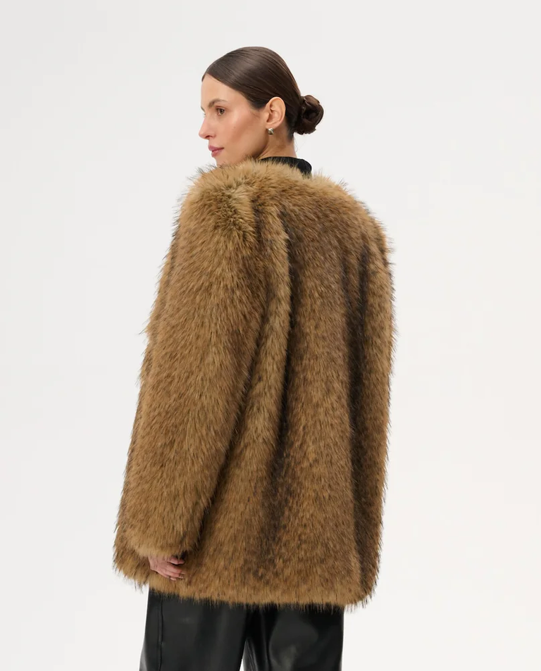 Futrzany płaszcz Ginny