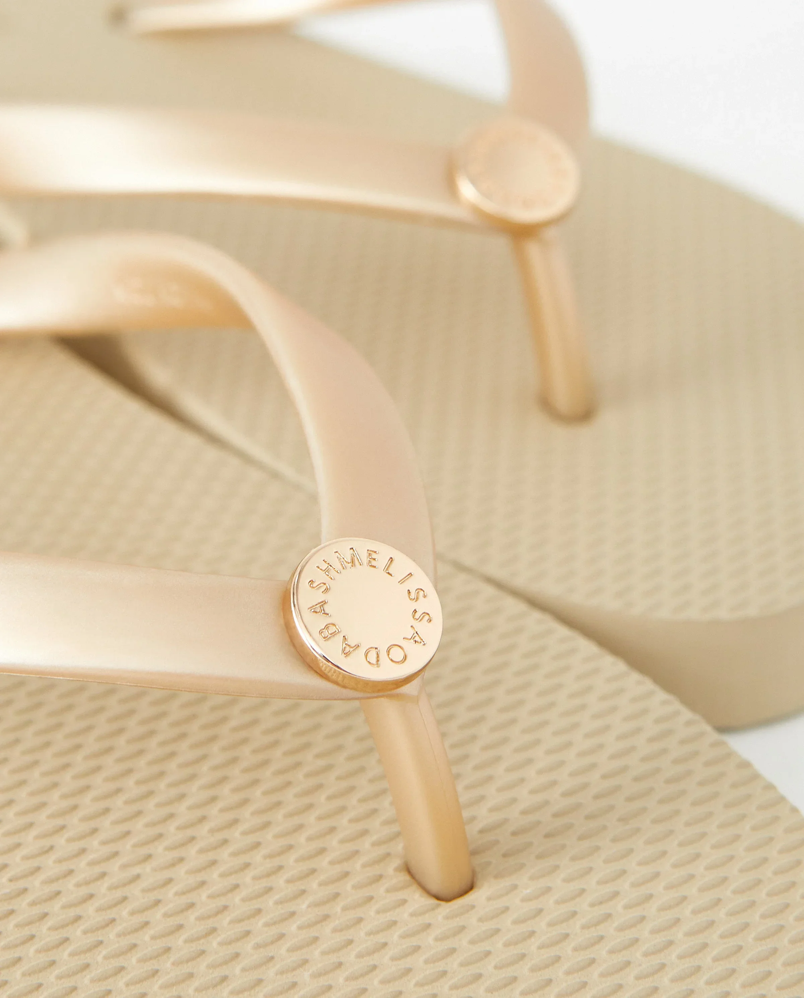 Złote japonki z logo - Image #4