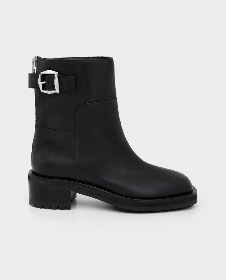 Czarne skórzane botki na obcasie