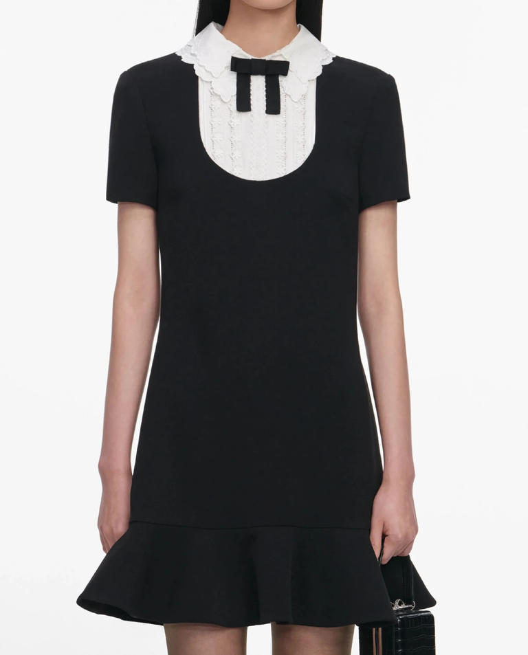 Czarna sukienka mini z ozdobnym kołnierzykiem - Image #3