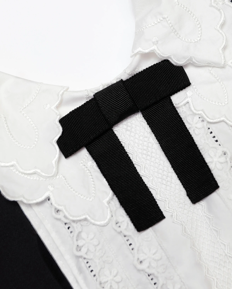 Czarna sukienka mini z ozdobnym kołnierzykiem - Image #4