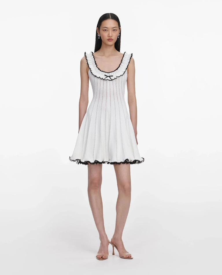 Biała dzianinowa sukienka mini