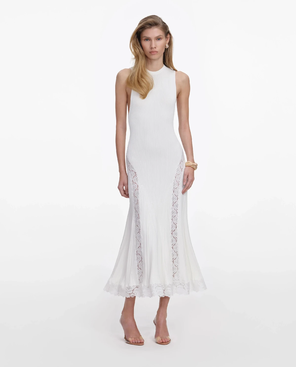 Biała dzianinowa sukienka midi z koronką - Image #0