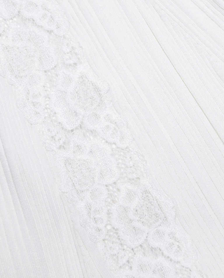 Biała dzianinowa sukienka midi z koronką - Image #4