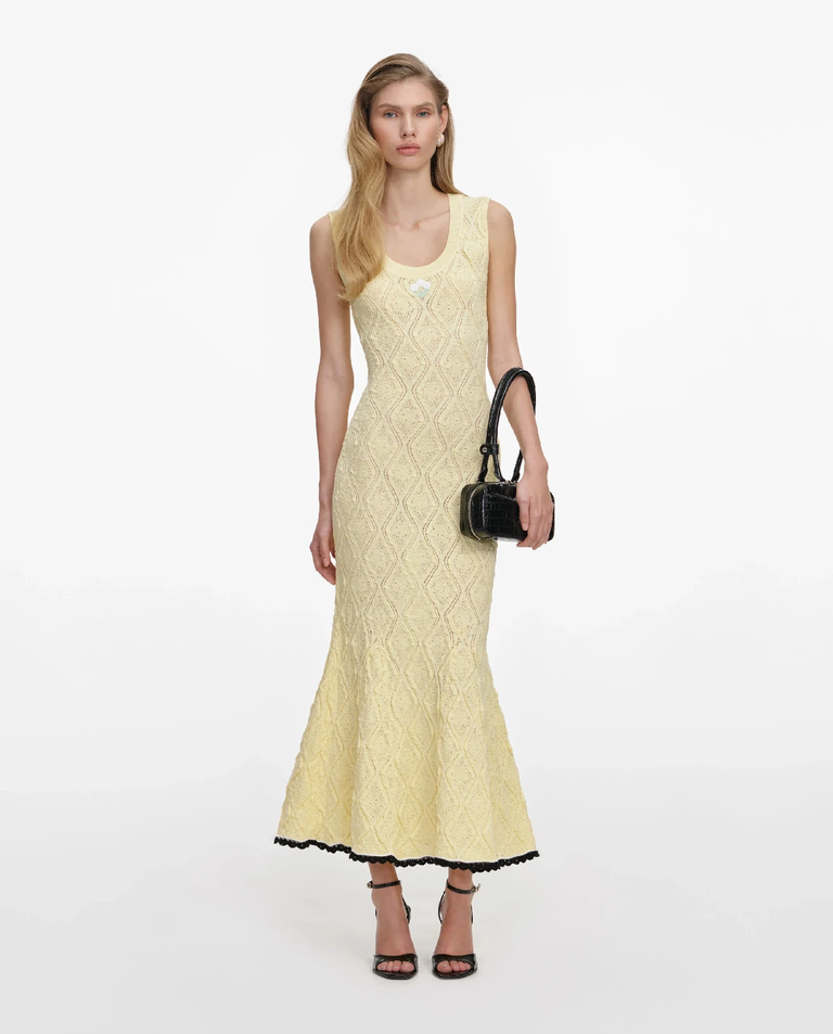 Żółta dzianinowa sukienka midi