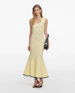 Żółta dzianinowa sukienka midi - Image #1