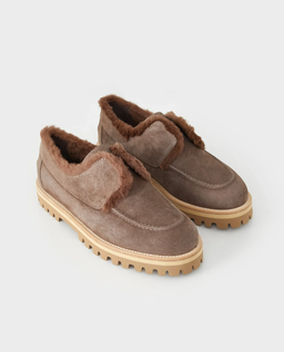 Brązowe zamszowe mokasyny z futrem - Image #2