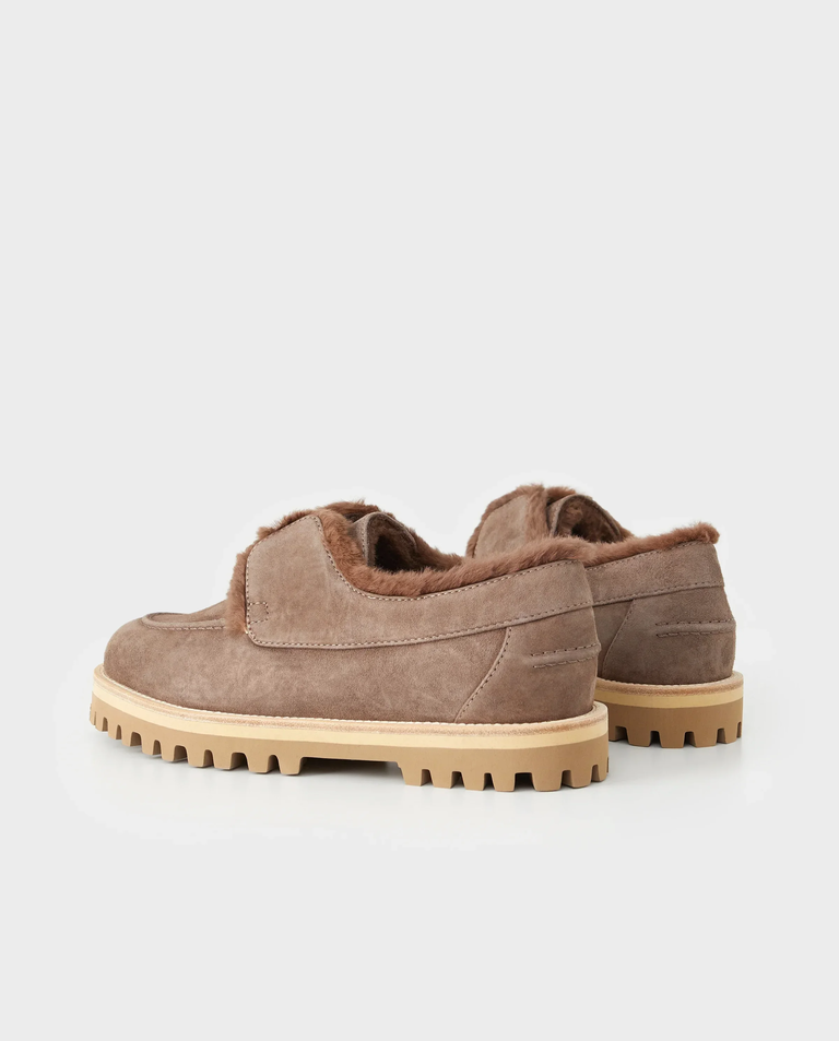 Brązowe zamszowe mokasyny z futrem - Image #3