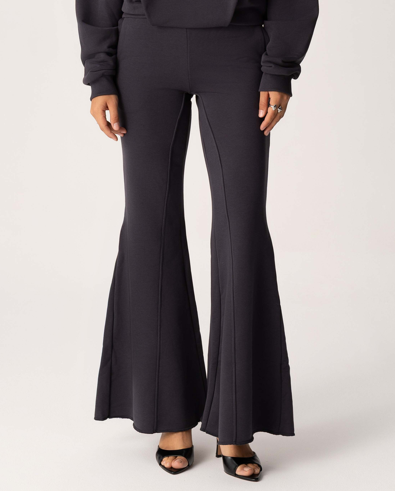 Spodnie dresowe z rozszerzaną nogawką Loom