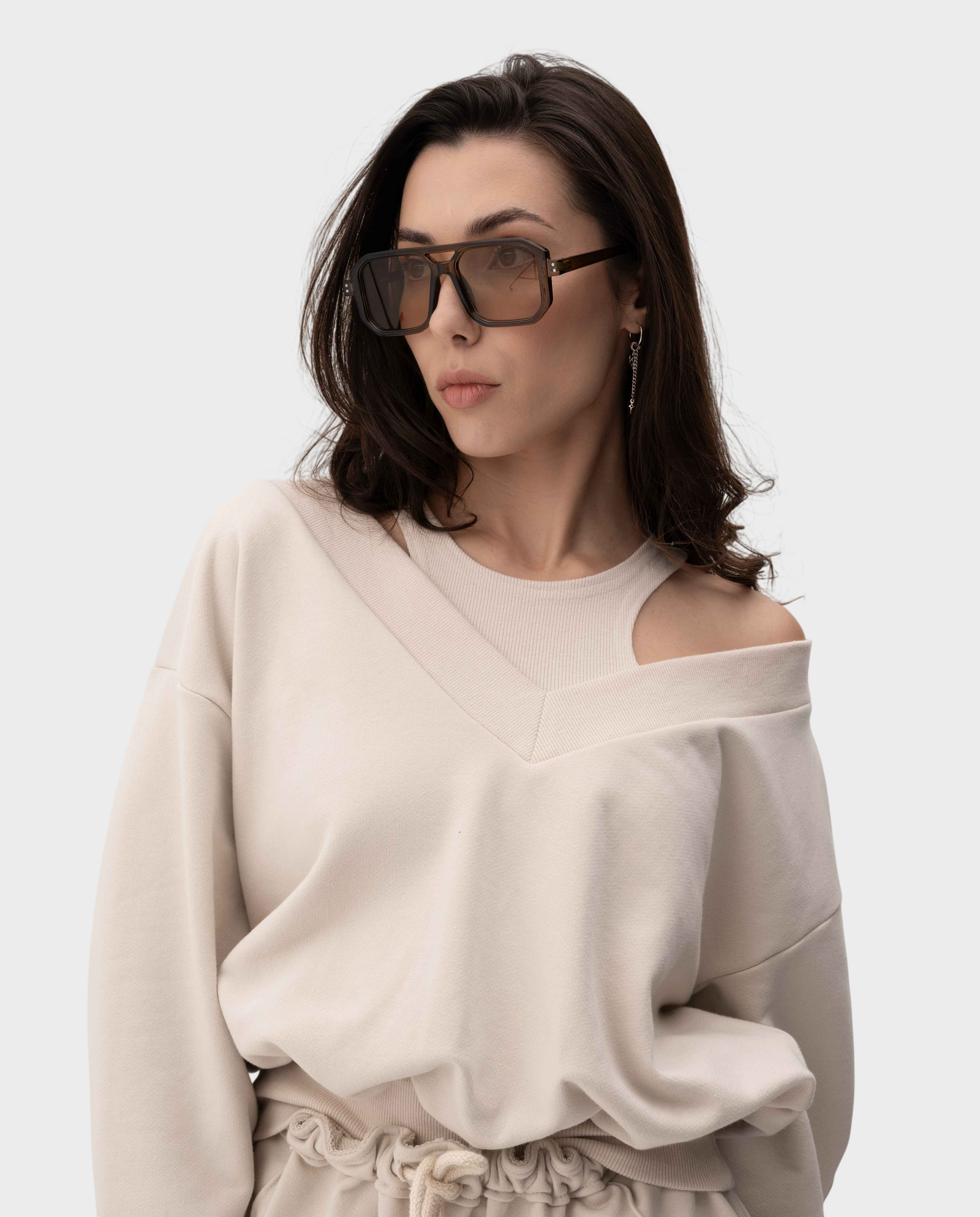 Beżowa bluza z dekoltem w serek Vallure - Image #1