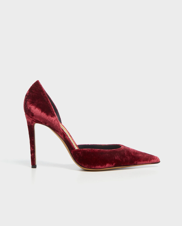 Bordowe szpilki z ostrym czubkiem