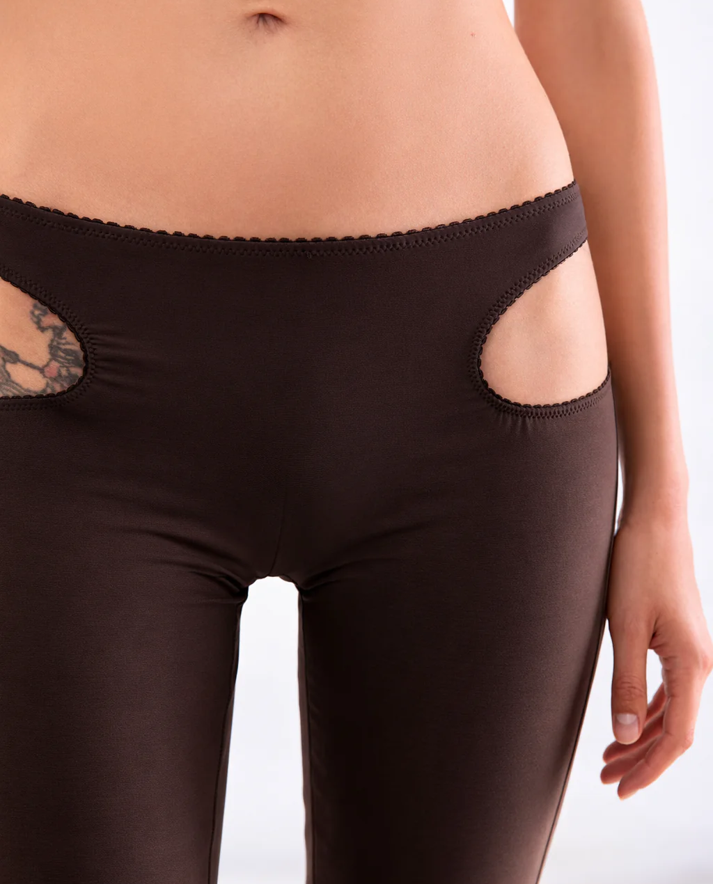 Brązowe spodnie z wycięciami Arcana - Image #1