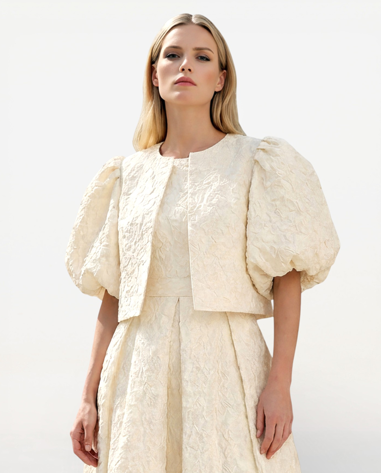 Kremowy żakiet z bufkami Clover