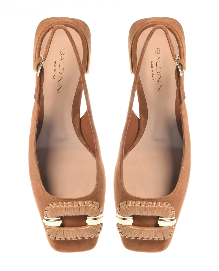 Zamszowe czółenka z odkrytą piętą - Image #2