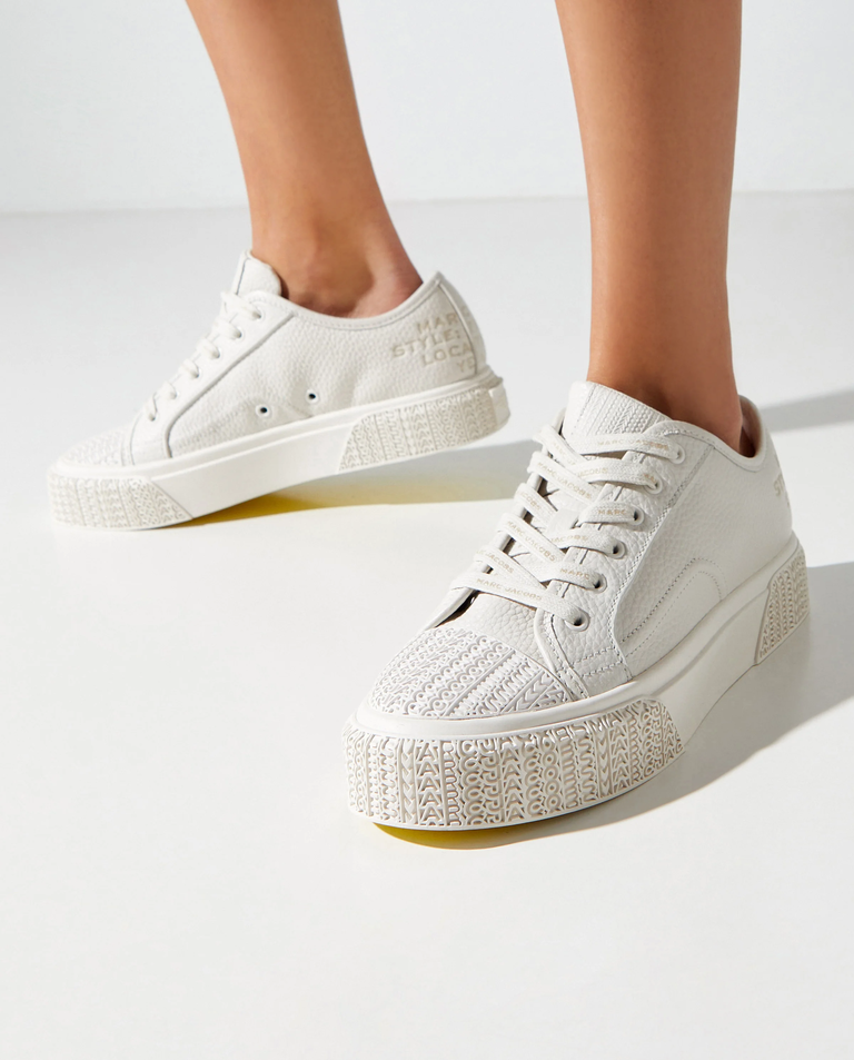 Białe sneakersy ze skóry