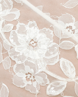 Biała koronkowa sukienka midi z cekinami - Image #4