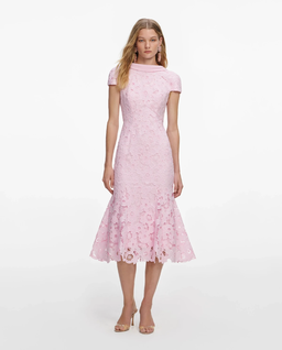 Jasnoróżowa koronkowa sukienka midi - Image #0