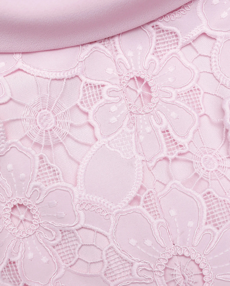 Jasnoróżowa koronkowa sukienka midi - Image #4