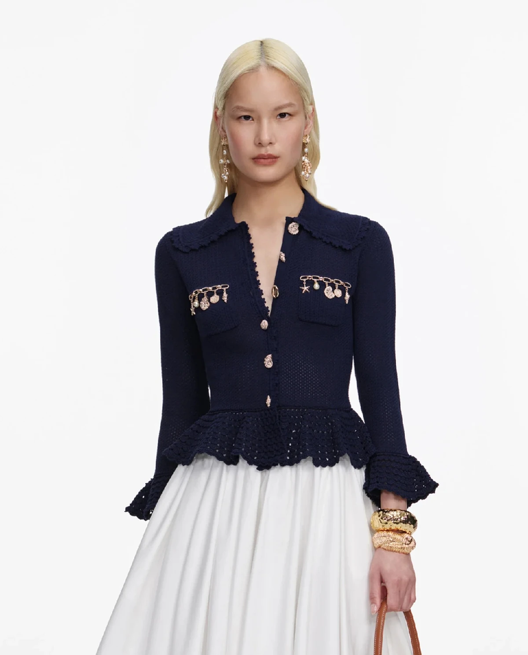 Granatowy kardigan z zawieszkami