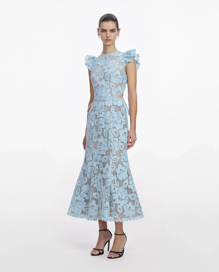 Jasnoniebieska koronkowa sukienka midi