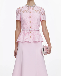 Różowa koronkowa sukienka midi - Image #3