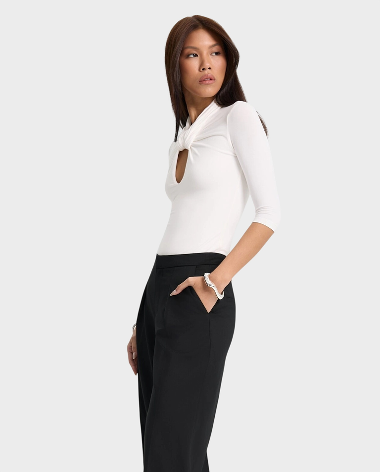 Biały top z wycięciem Liora - Image #2