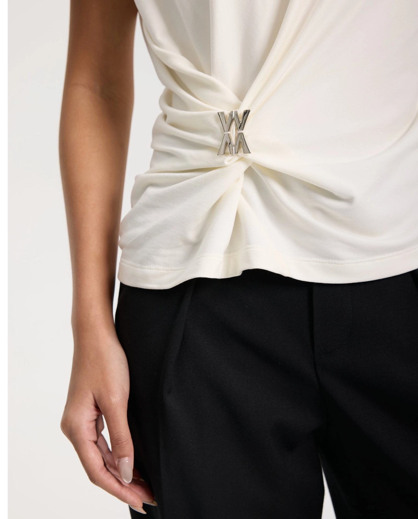 Biały t-shirt z twistem Lune - Image #3