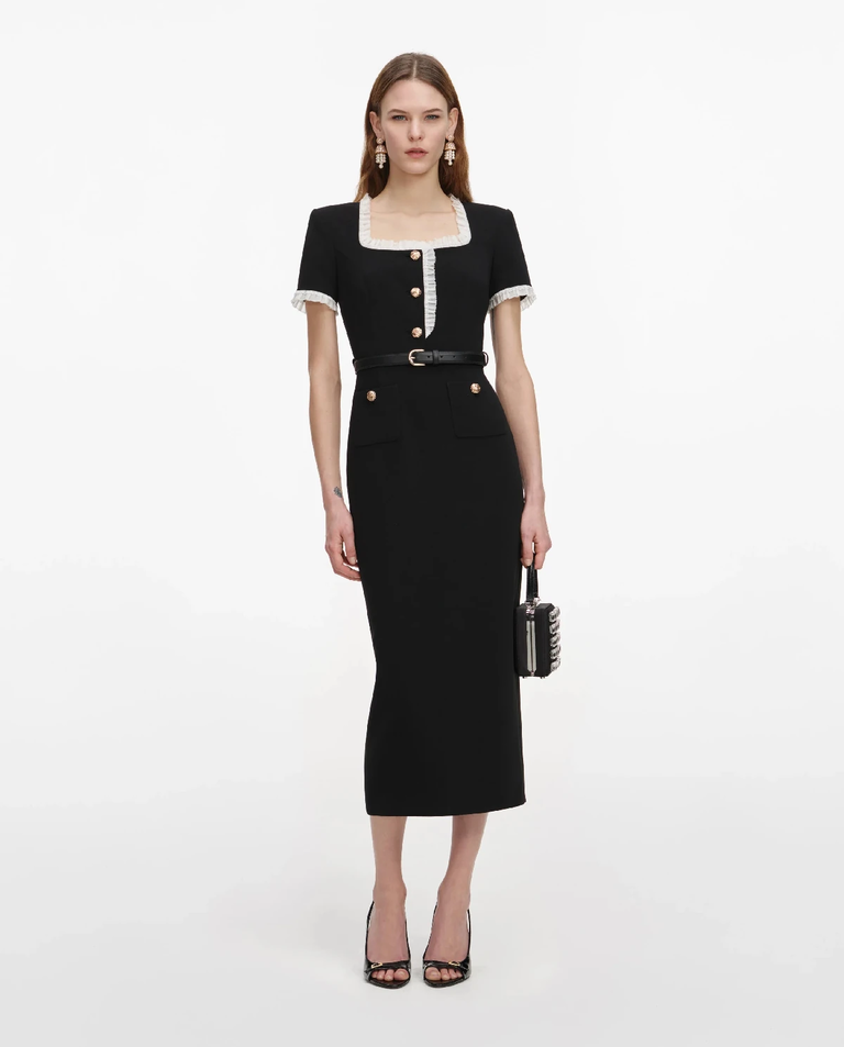 Czarna sukienka midi z falbanką