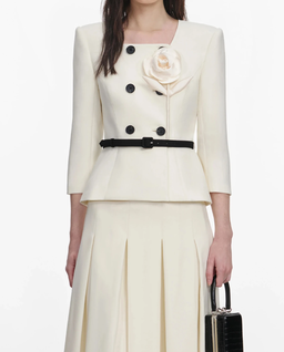 Kremowa sukienka midi z kwiatem - Image #3