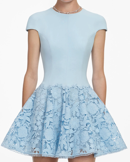 Błękitna sukienka mini z koronką - Image #3