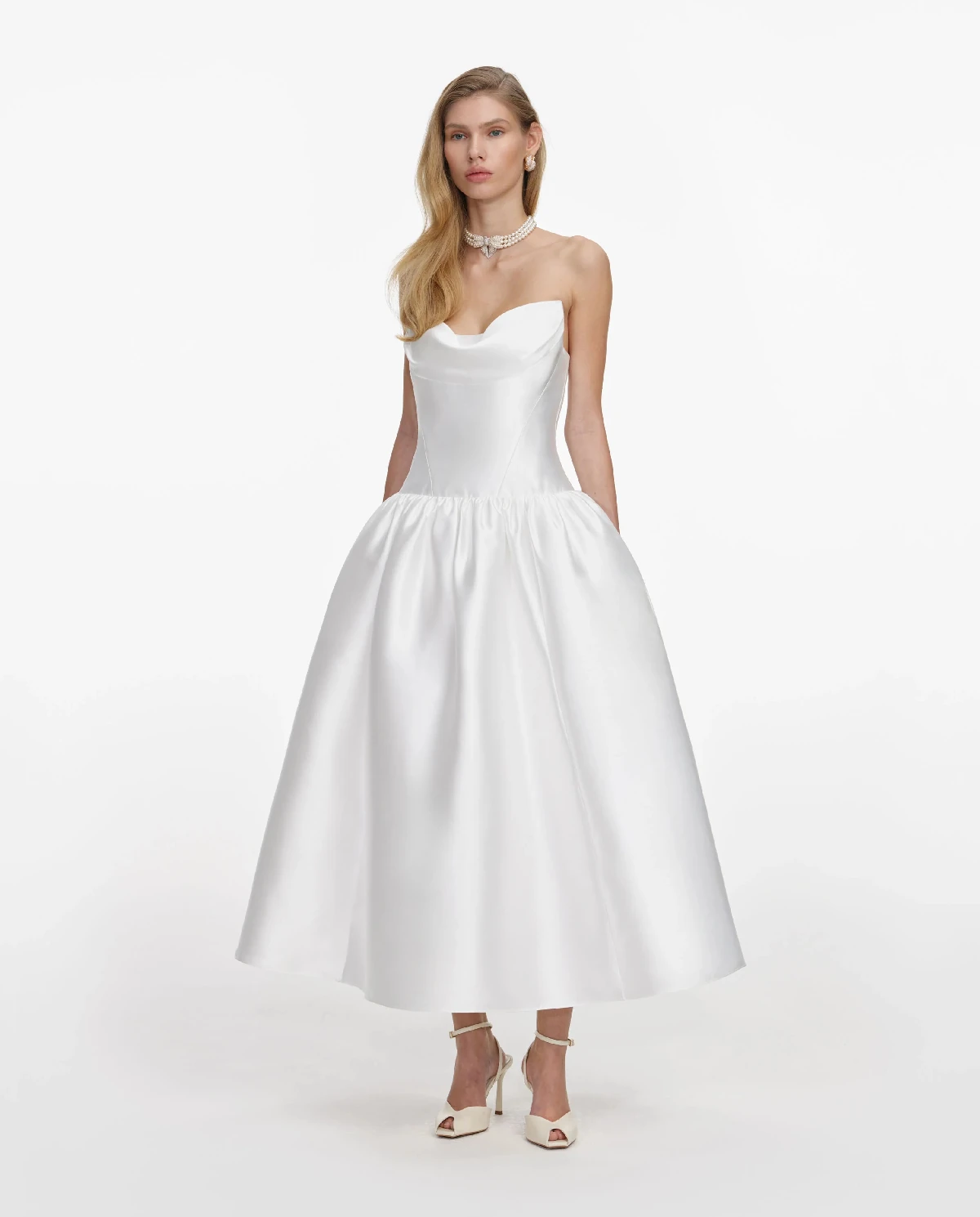 Biała sukienka midi bez ramiączek - Image #1