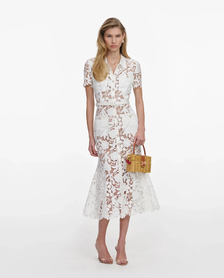 Biała koronkowa sukienka midi z kołnierzykiem