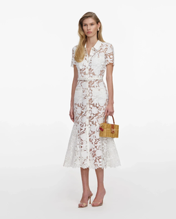 Biała koronkowa sukienka midi z kołnierzykiem - Image #1