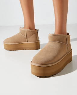 Beżowe śniegowce Classic Ultra Mini Platform - Image #1