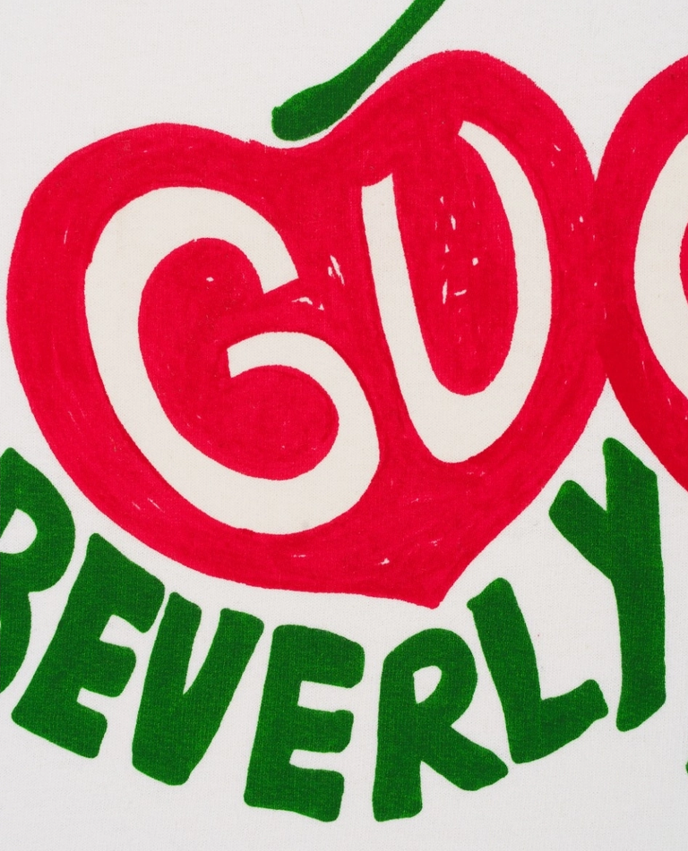 Beżowy t-shirt z kolorowym printem