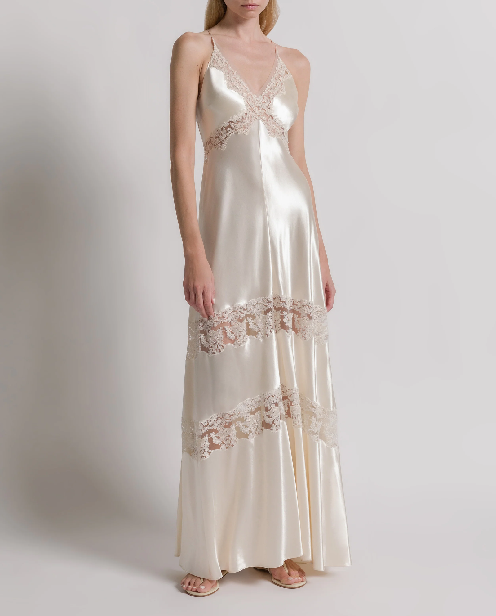 Satynowa sukienka z koronką - Image #0