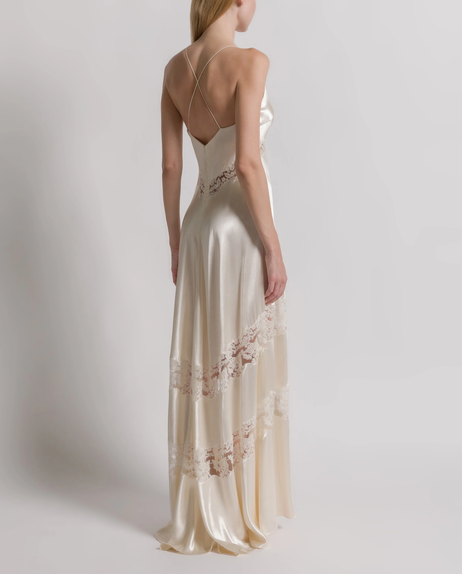 Satynowa sukienka z koronką - Image #2