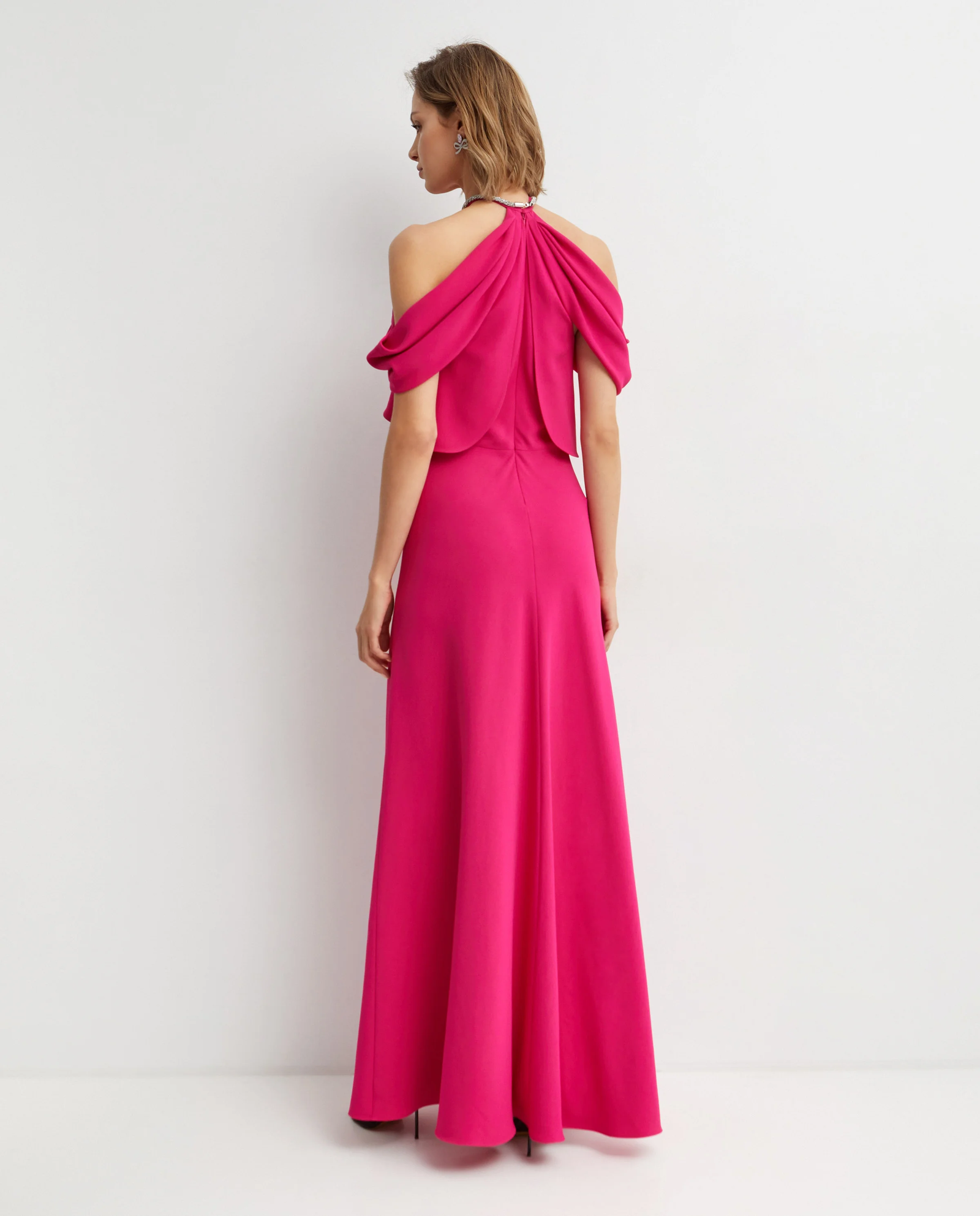 Różowa suknia z ozdobną kokardą - Image #1