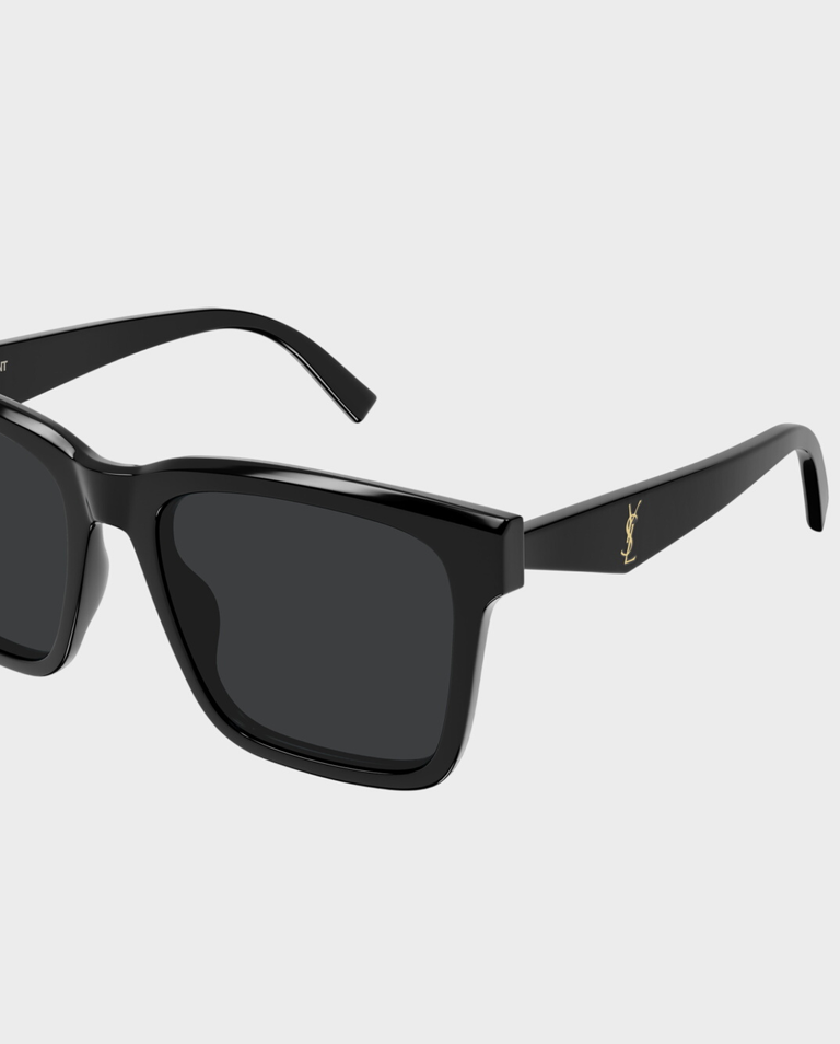 Czarne okulary przeciwsłoneczne z logo