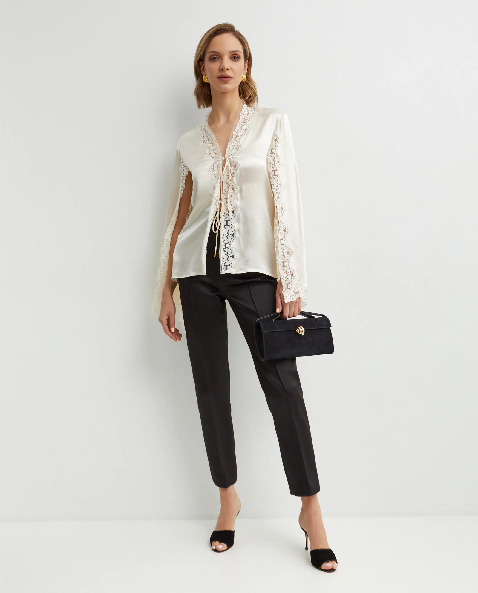 Kremowa satynowa bluzka z koronką - Image #1