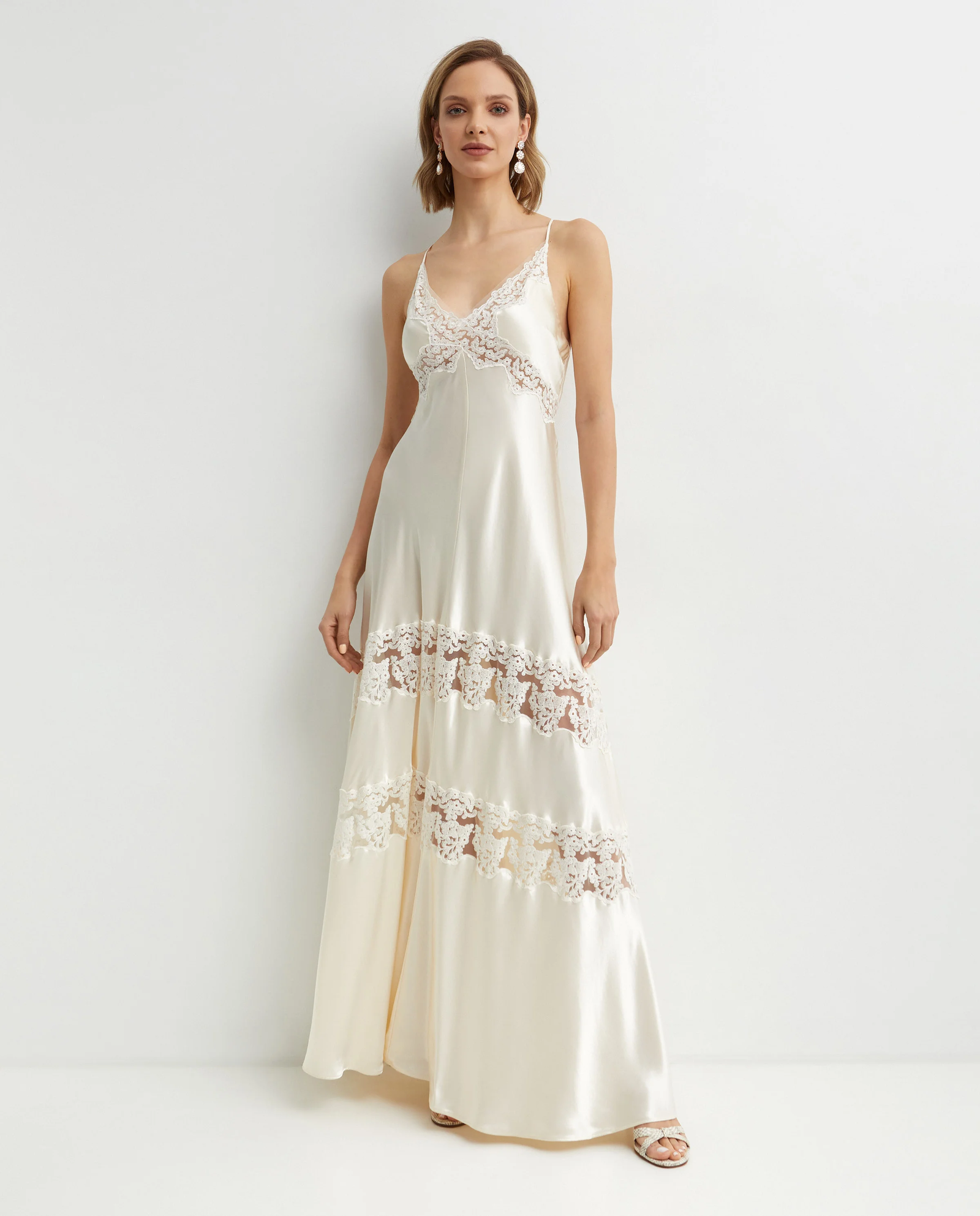 Satynowa sukienka z koronką - Image #0